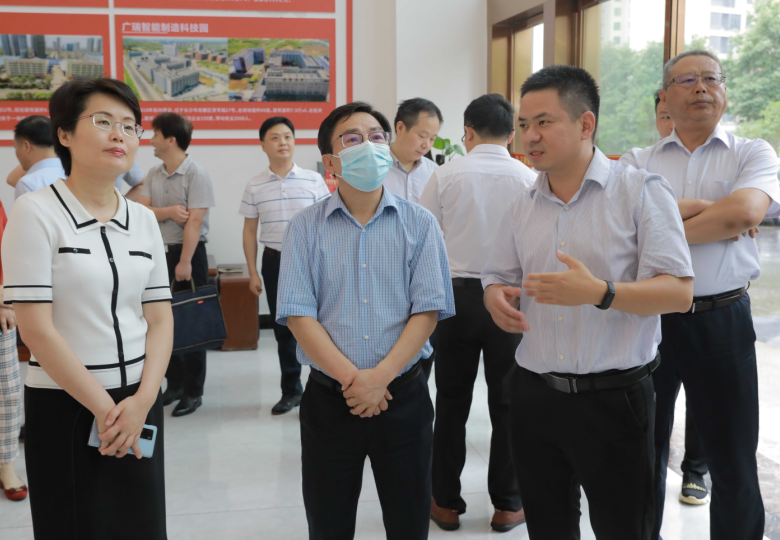 湖南省政協(xié)副主席賴明勇一行就“穩(wěn)經濟、惠民生、保安全”來長調研